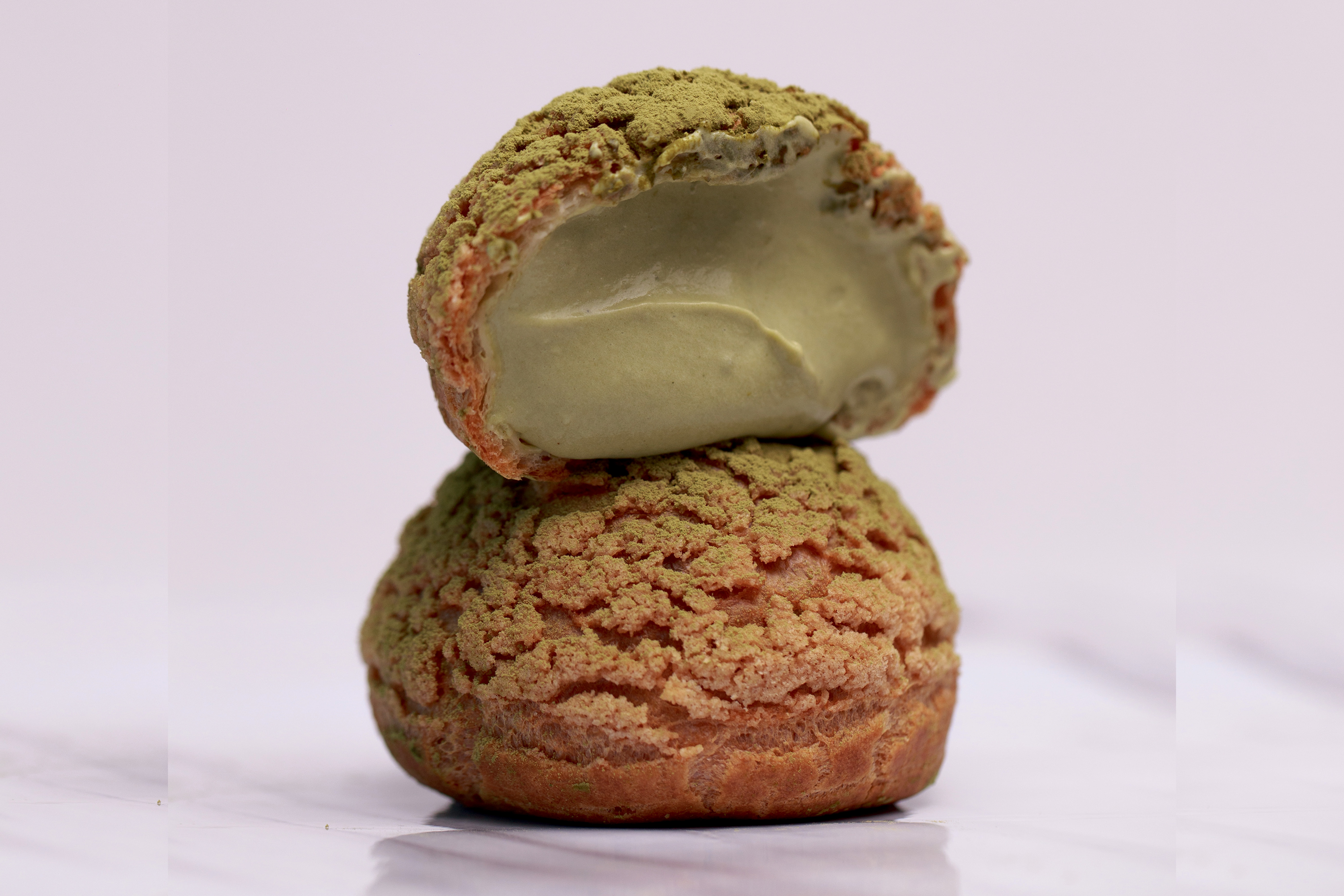 Receber yogashi - Choux cream de matchá, do chef Cesar Yukio (Hanami Confeitaria)