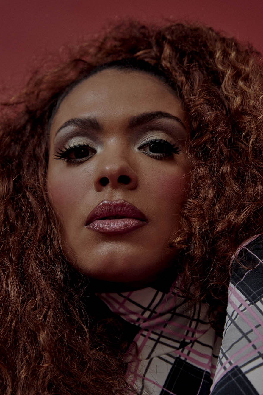 O riso solto de Lidi Lisboa: saiba as novidades da carreira da atriz