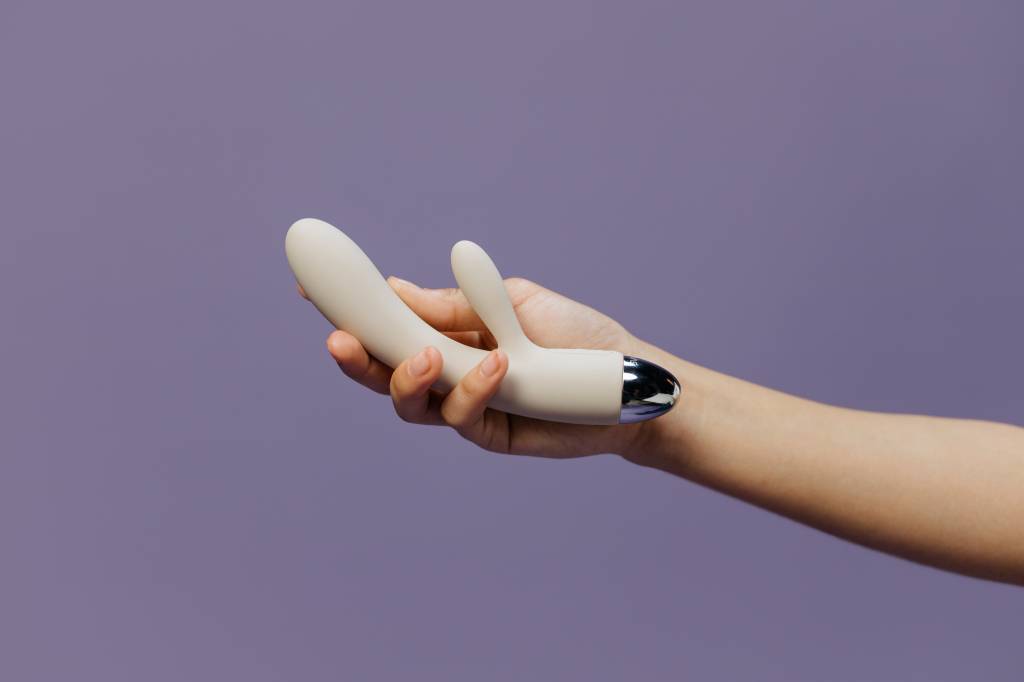 Dildos: em vários formatos, sex toys penetráveis ajudam a alcançar prazer