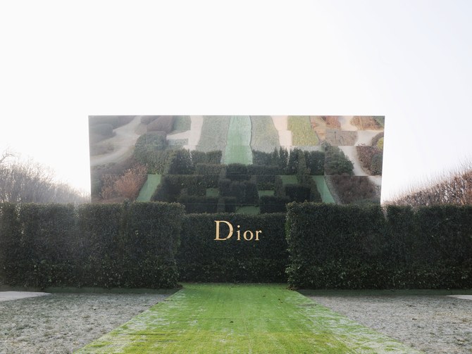 01-desfile-da-dior-cria-jardim-secreto-em-paris