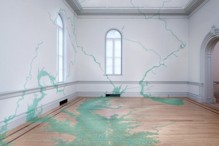 01-renwick-gallery-reabre-em-washington-com-instalacoes-enormes