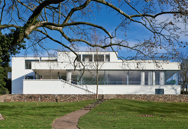 01-villa-tugendhat-criada-por-mies-van-der-rohe-e-reaberta-ao-publico