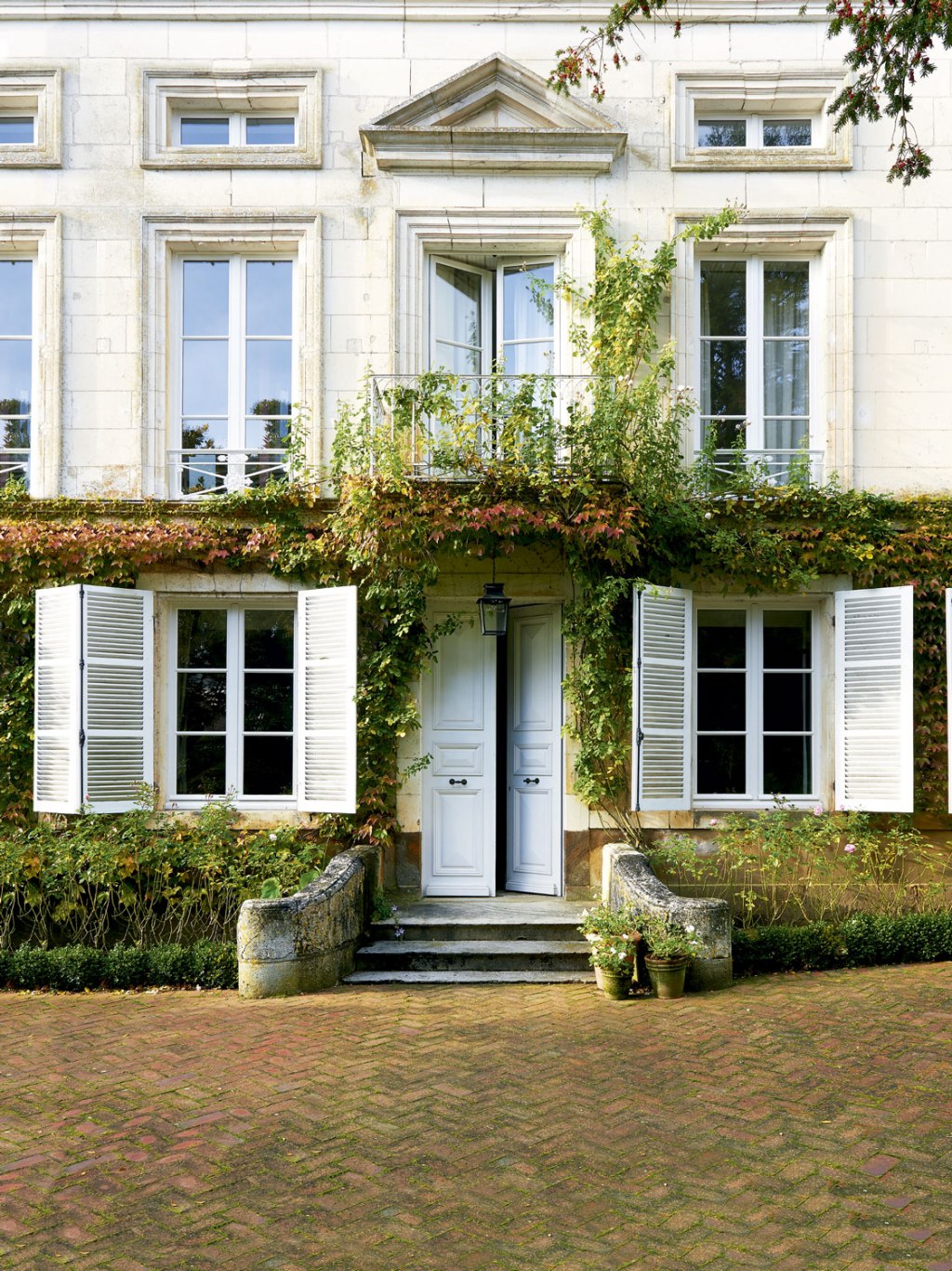 A casa charmosa de Jean de Just no interior da França Quem conhece o espaço entende por que é difícil convencer seus donos a passar os fins de semana em outro lugar