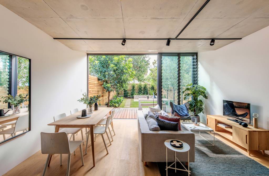 01-casa-em-sydney-tem-anexo-moderno-repleto-de-luz-natural