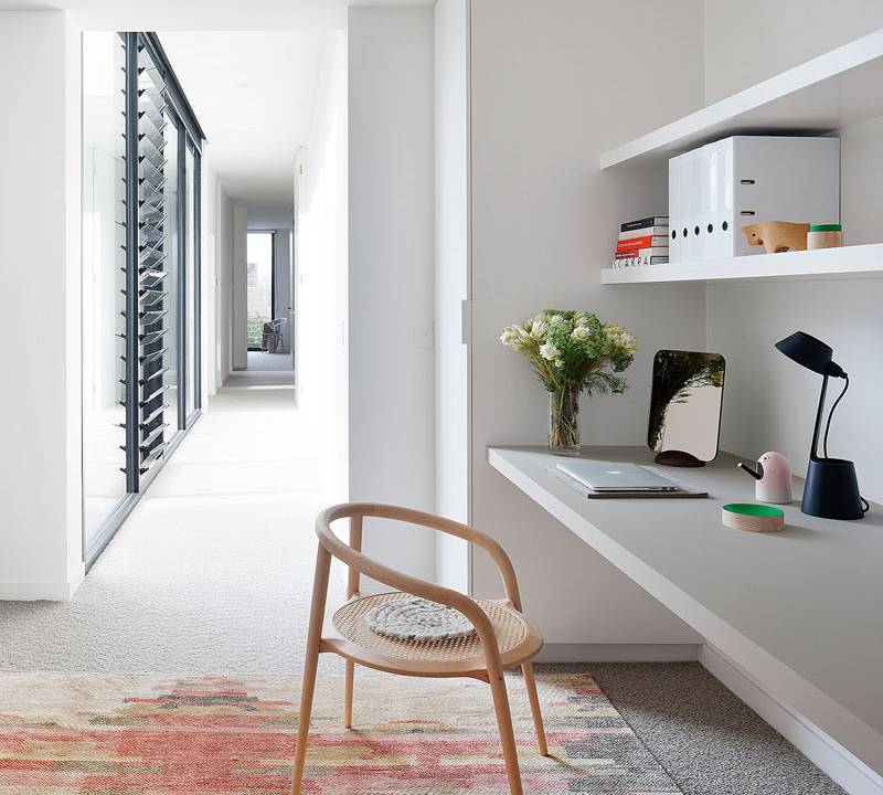 01-home-offices-que-se-encaixaram-no-corredor-escritorio