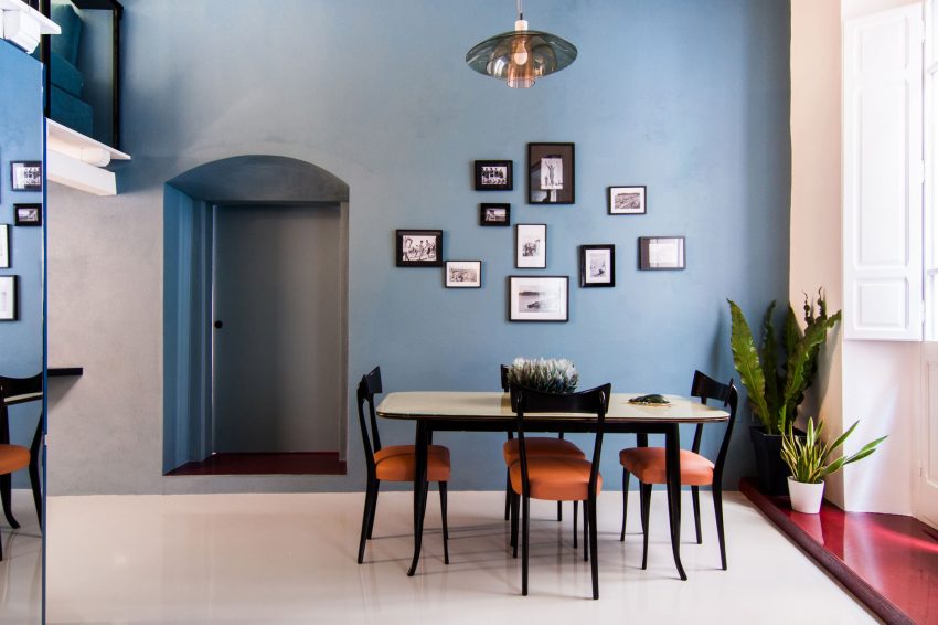 04-casa-com-cores-intensas-e-cheia-de-surpresas-no-decor