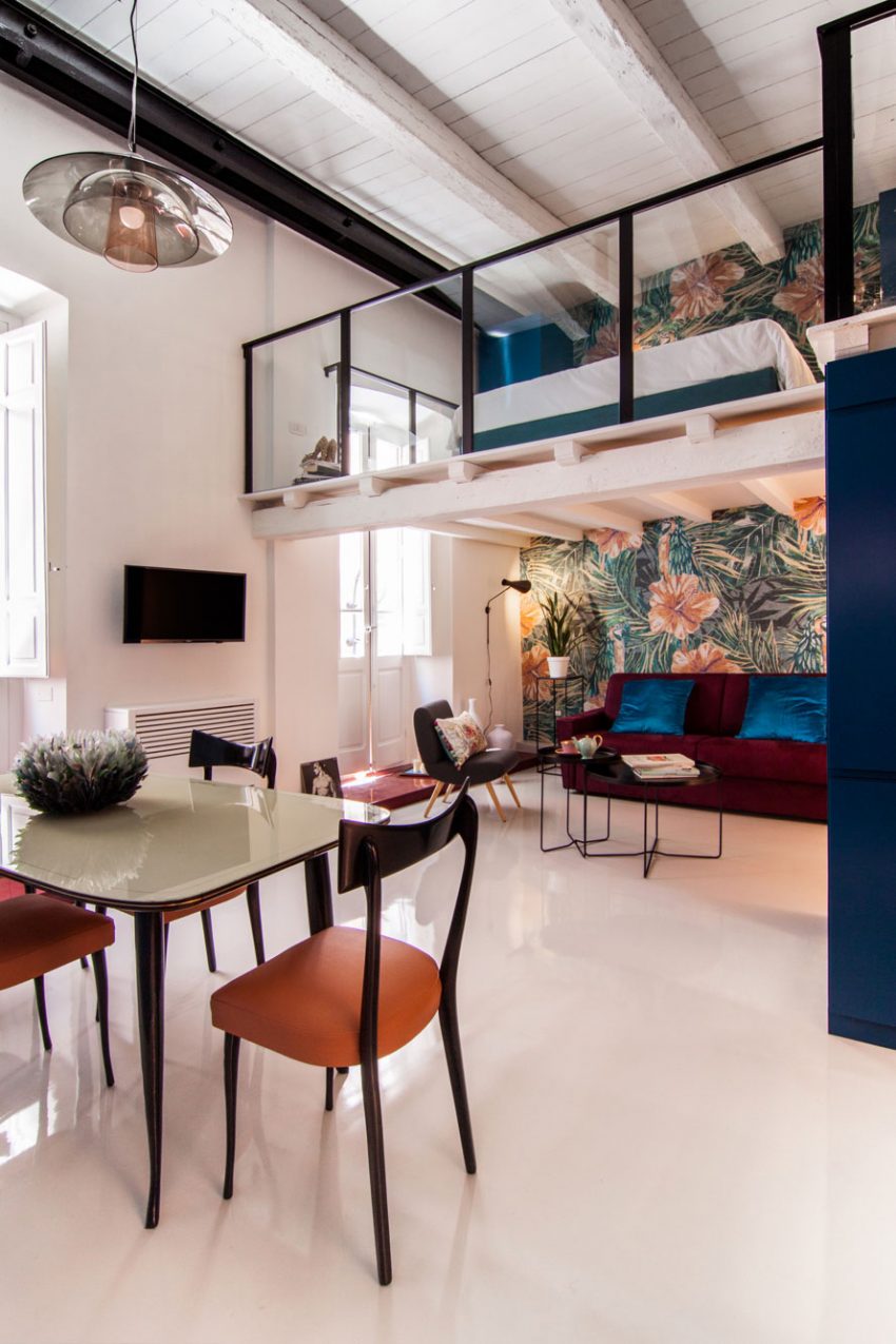 07-casa-com-cores-intensas-e-cheia-de-surpresas-no-decor