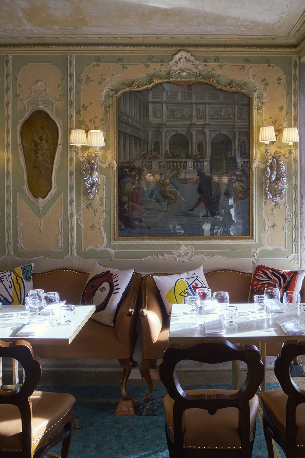 Philippe Starck leva fantasia a restaurante clássico em Veneza