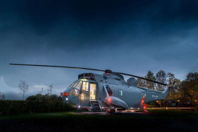 1-Helicóptero da Marinha é transformado em quarto de hotel