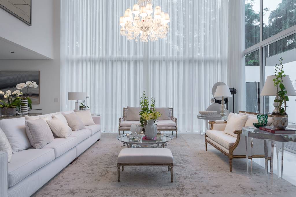 1-Living amplo com décor clássico e elegante