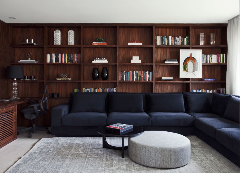 biblioteca-aconchegante-com-home-office