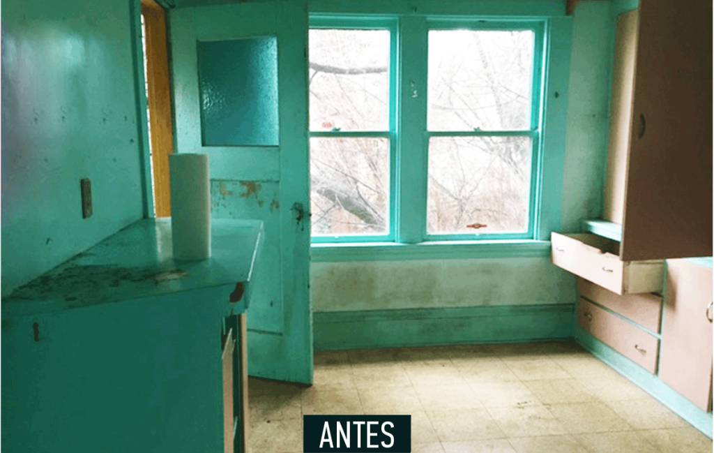 2-antes-e-depois-cozinha-e-reformada-e-fica-clara-e-arejada 2-antes-e-depois-cozinha-e-reformada-e-fica-clara-e-arejada