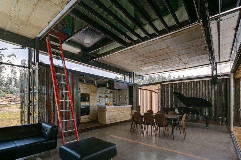 2-conteineres-compoem-casa-luxuosa-no-equador 2-conteineres-compoem-casa-luxuosa-no-equador