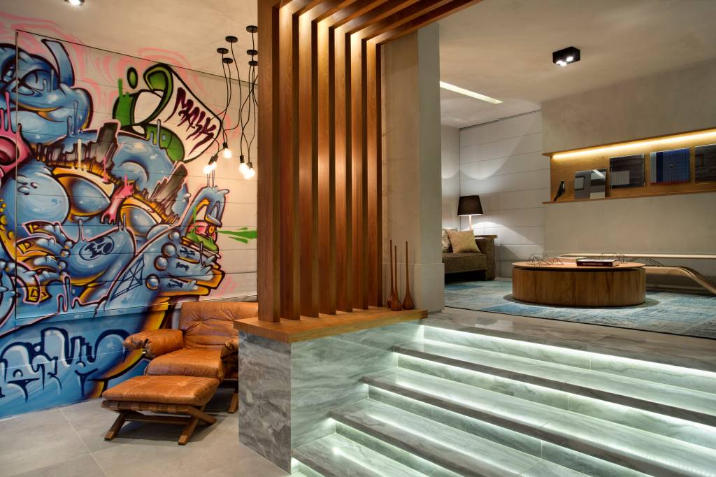 2-inspiracao-do-dia-lounge-com-grafite-em-persiana-e-parede