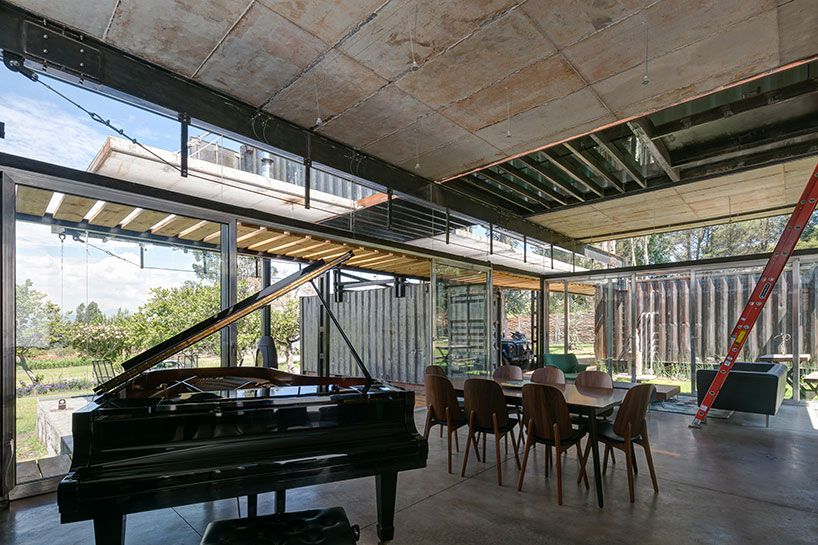 3-conteineres-compoem-casa-luxuosa-no-equador 3-conteineres-compoem-casa-luxuosa-no-equador