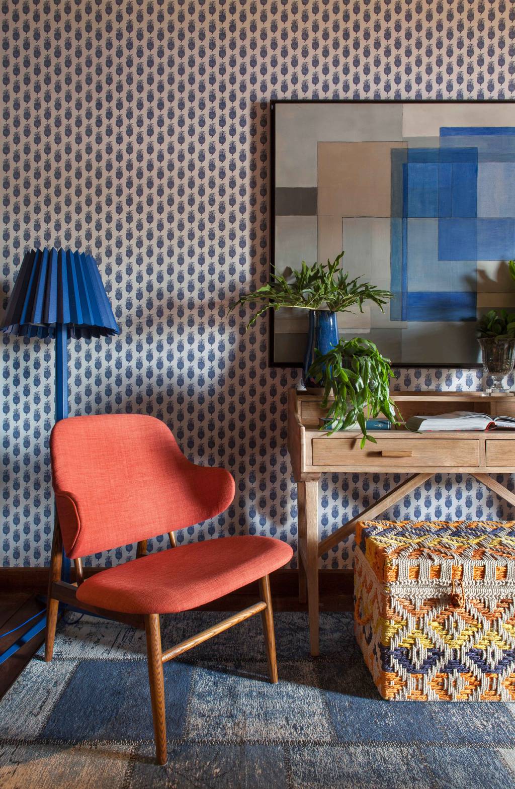 3-Living celebra a música e a natureza com décor colorido
