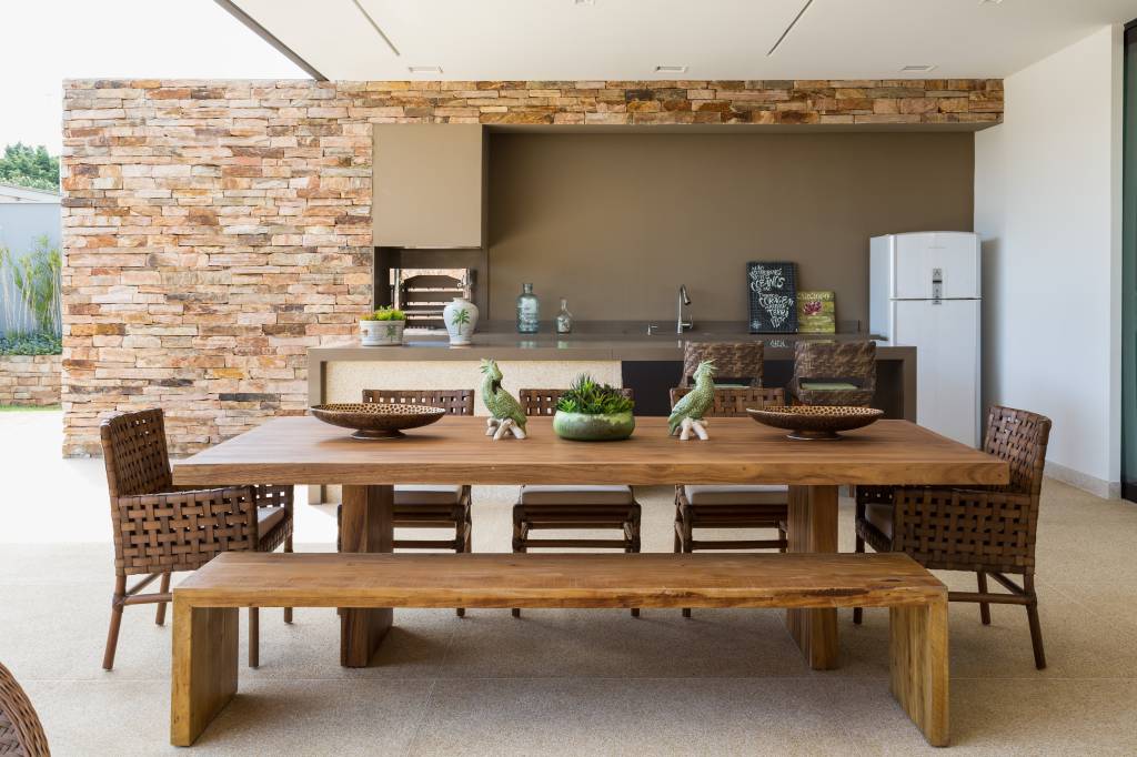 4-Casa em Campinas tem arquitetura minimalista e luz natural abundante