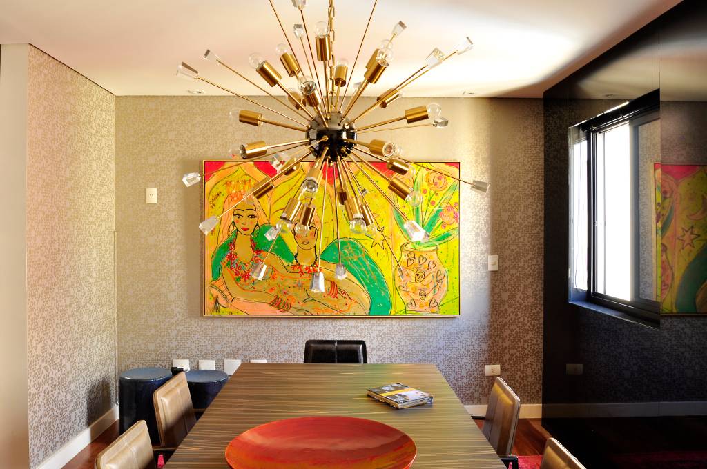 4-Cores vibrantes e móveis com design assinado guiaram o décor deste apê 4-Cores vibrantes e móveis com design assinado guiaram o décor deste apê