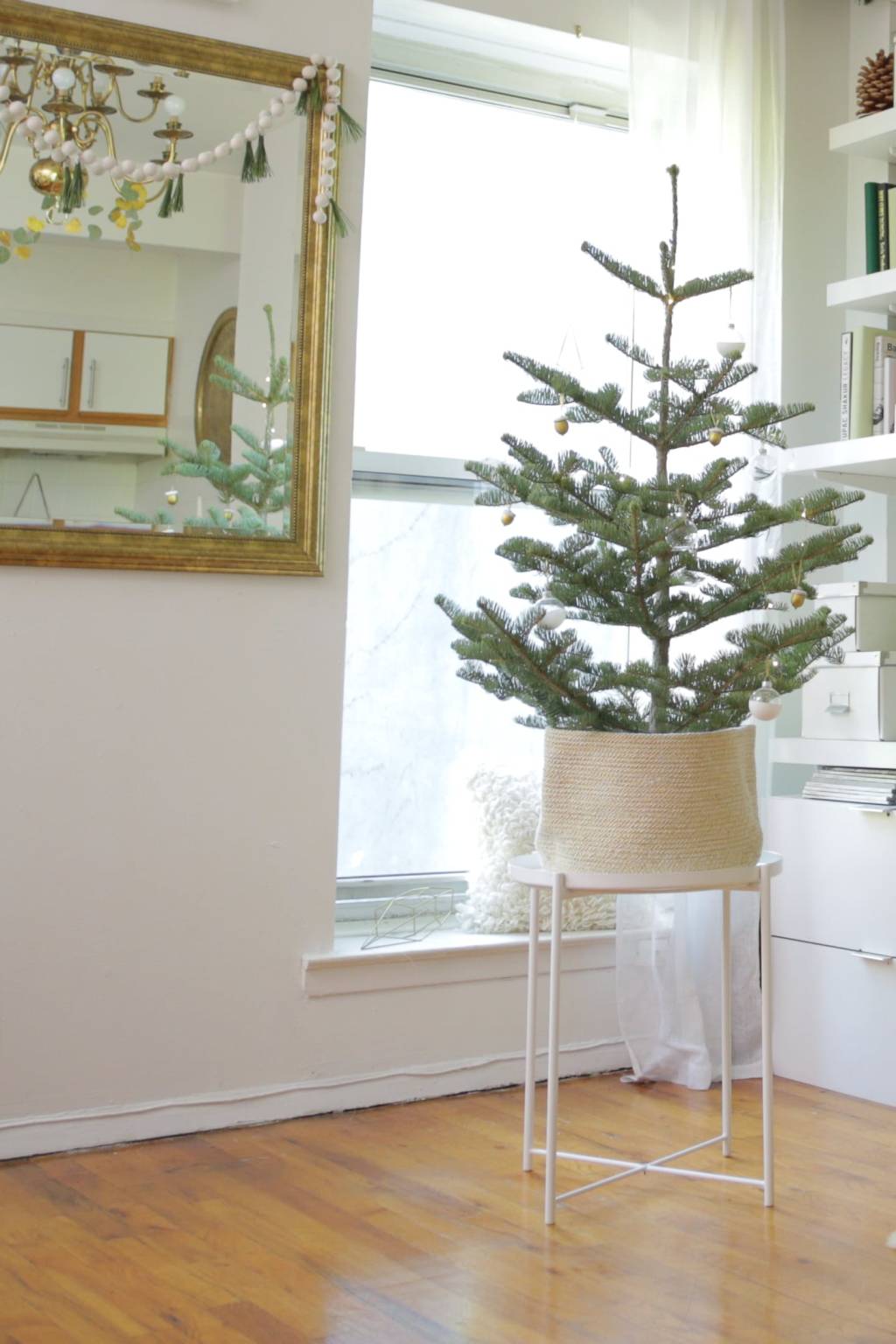 4-sala-decorada-para-o-natal-em-estilo-escandinavo
