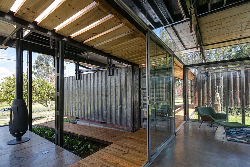 5-conteineres-compoem-casa-luxuosa-no-equador 5-conteineres-compoem-casa-luxuosa-no-equador