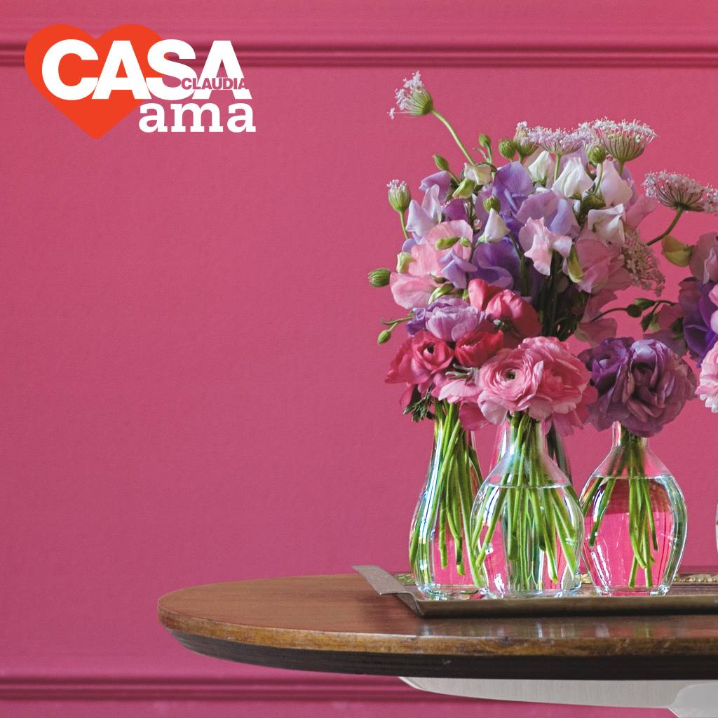 5_Casa Claudia ama! A delicadeza dos tons de rosa e lilás nesta composição com diversos vasos de vidro