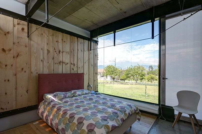 6-conteineres-compoem-casa-luxuosa-no-equador 6-conteineres-compoem-casa-luxuosa-no-equador