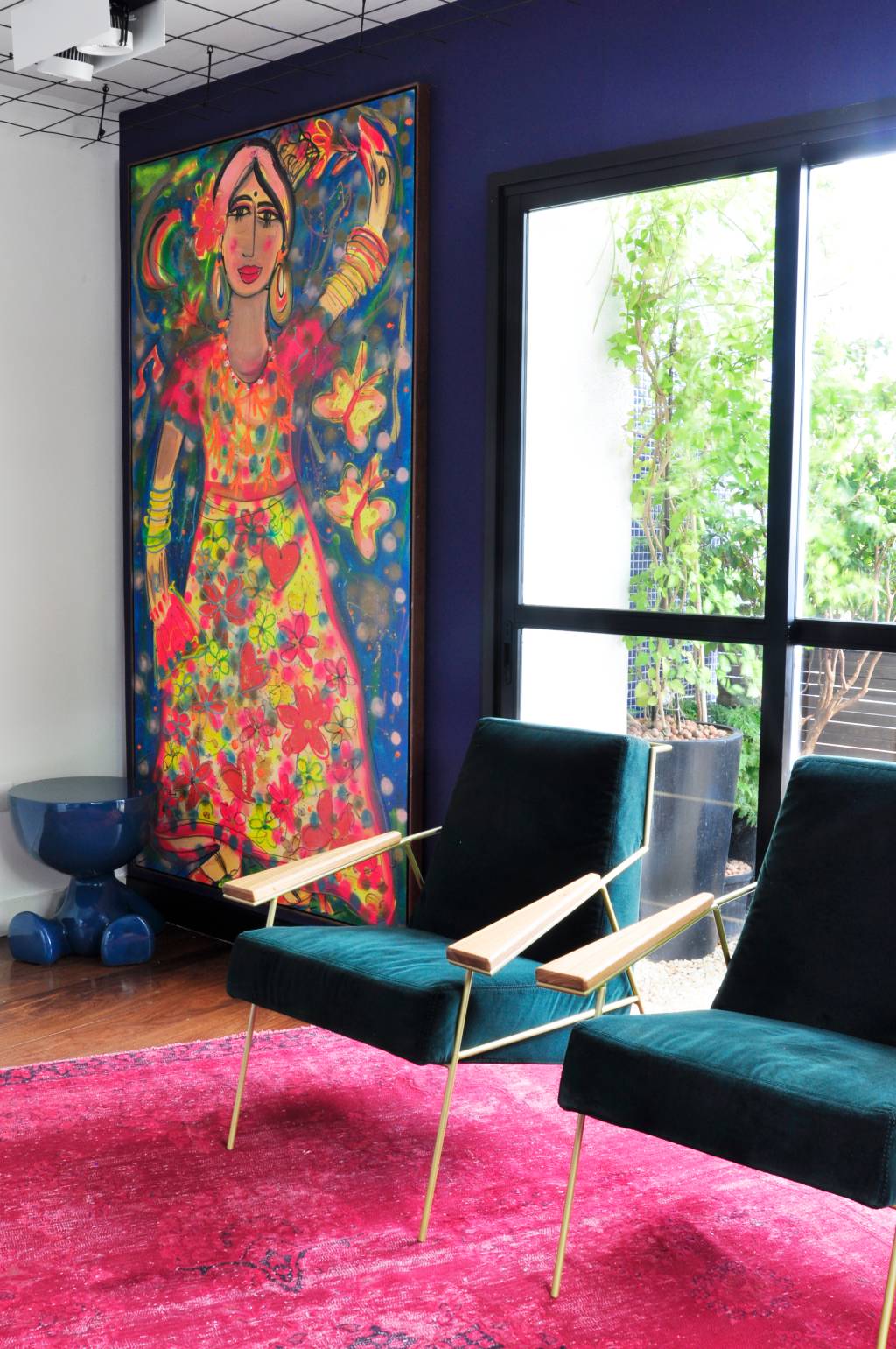 7-Cores vibrantes e móveis com design assinado guiaram o décor deste apê 7-Cores vibrantes e móveis com design assinado guiaram o décor deste apê