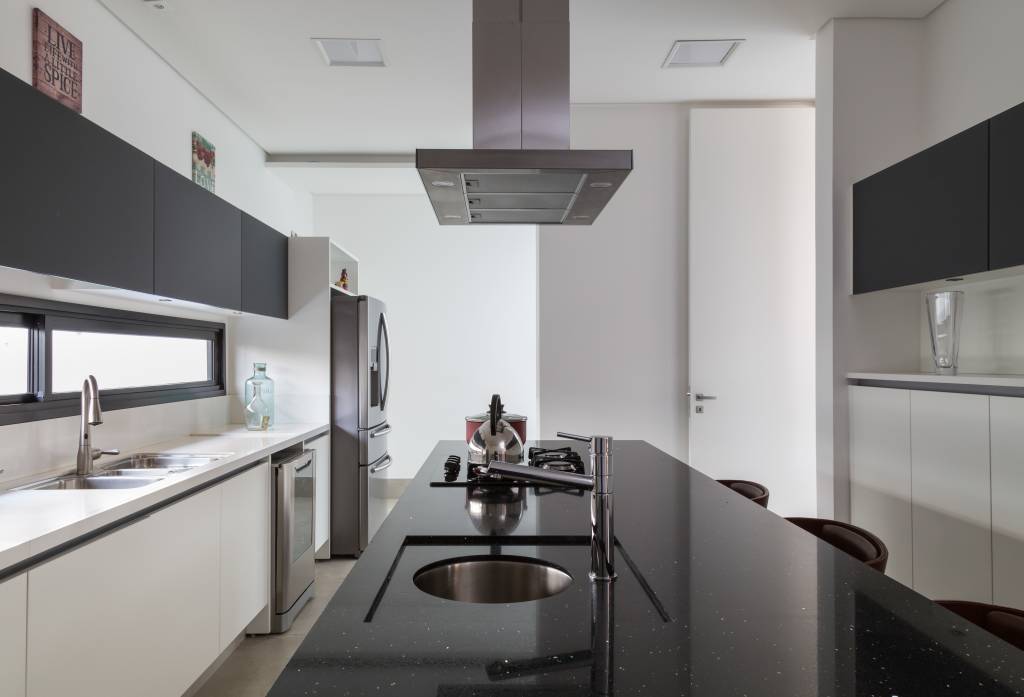 8-Casa em Campinas tem arquitetura minimalista e luz natural abundante