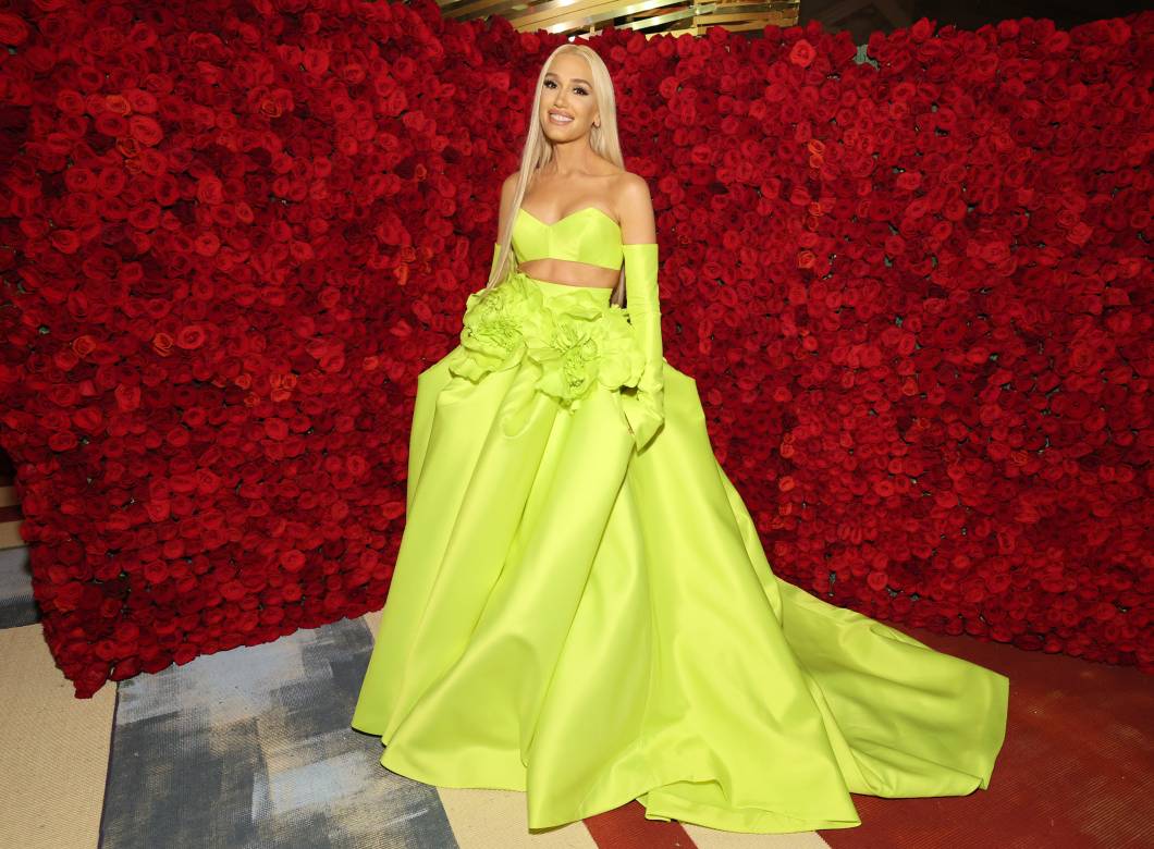 O look neon da cantora Gwen Stefani. O look neon da cantora Gwen Stefani.