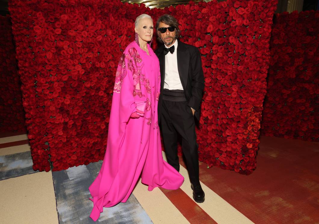 A atriz Glenn Close apostou em um conjunto pink Valentino. A atriz Glenn Close apostou em um conjunto pink Valentino.