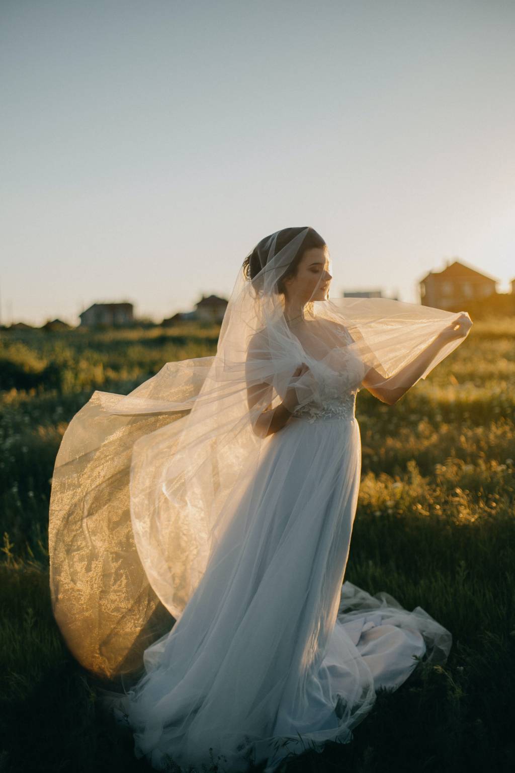 anna-vi-KRM-2sIbgMI-unsplash silhuetas de vestidos de noiva - império