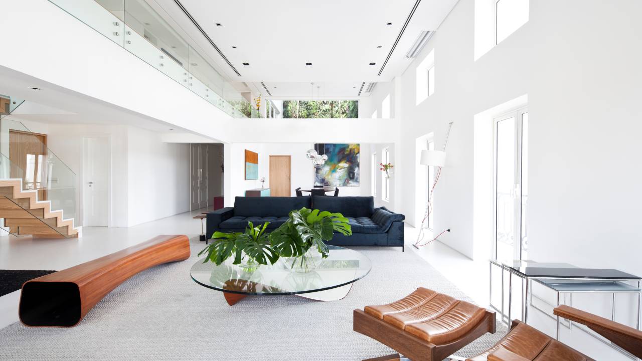 Decoração de sala de estar branca
