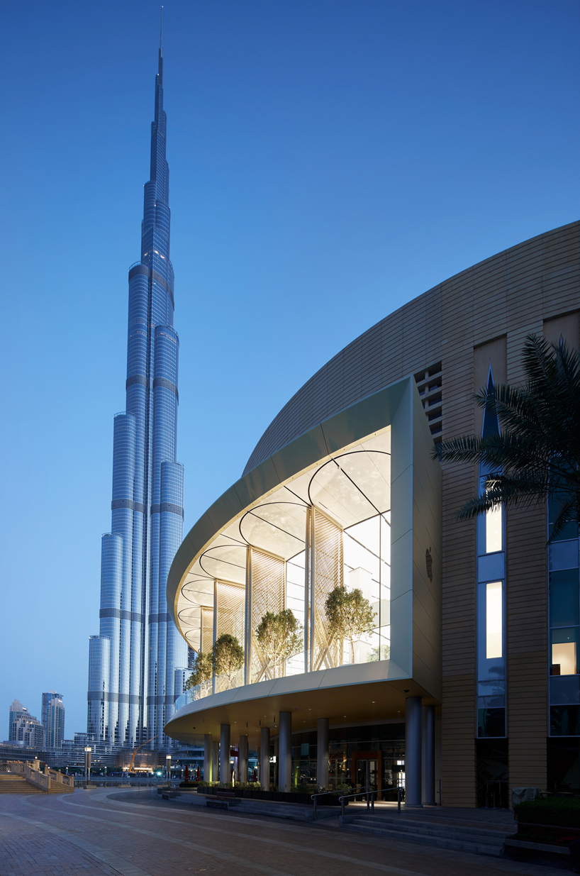 apple-dubai-mall-norman-foster-partners-solar-wings-art-installation-designboom-03