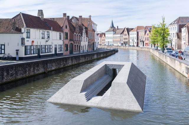 Centro histórico de Bruges é tomado por instalações de arte