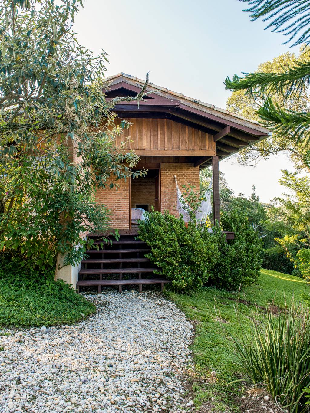 casa-nas-montanhas-arquiteto-paulo-fecarotta-fachada-de-tijolos-vermelhos