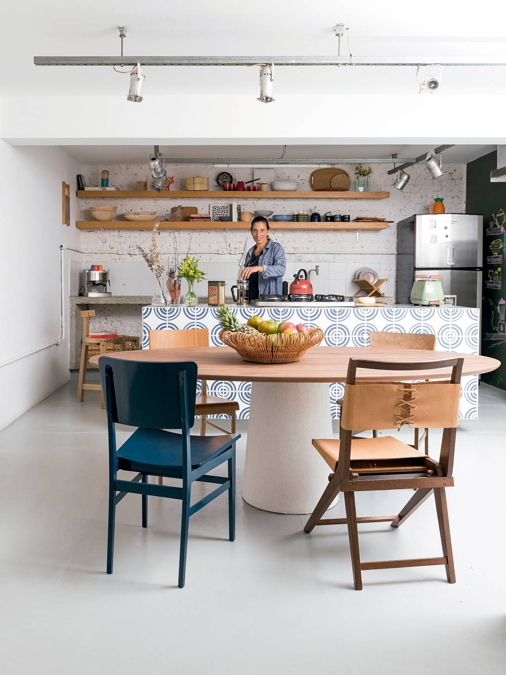 Casa paulistana tem décor com toque feminino