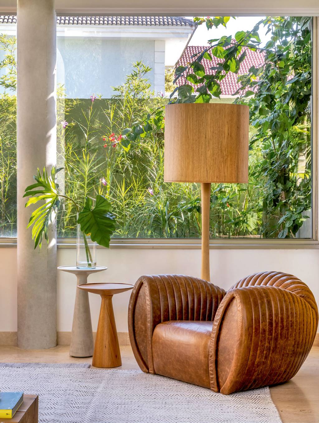 Natureza é protagonista da decoração em casa no Rio de Janeiro