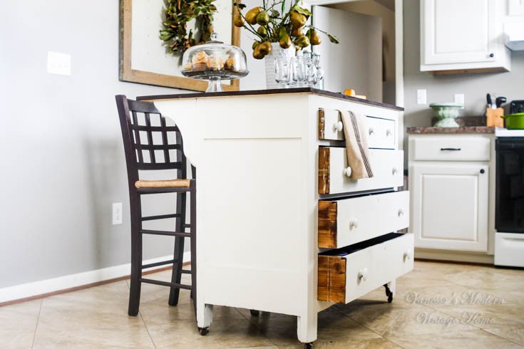 comoda-vintage-vira-ilha-na-cozinha-vanessas modern vintage home