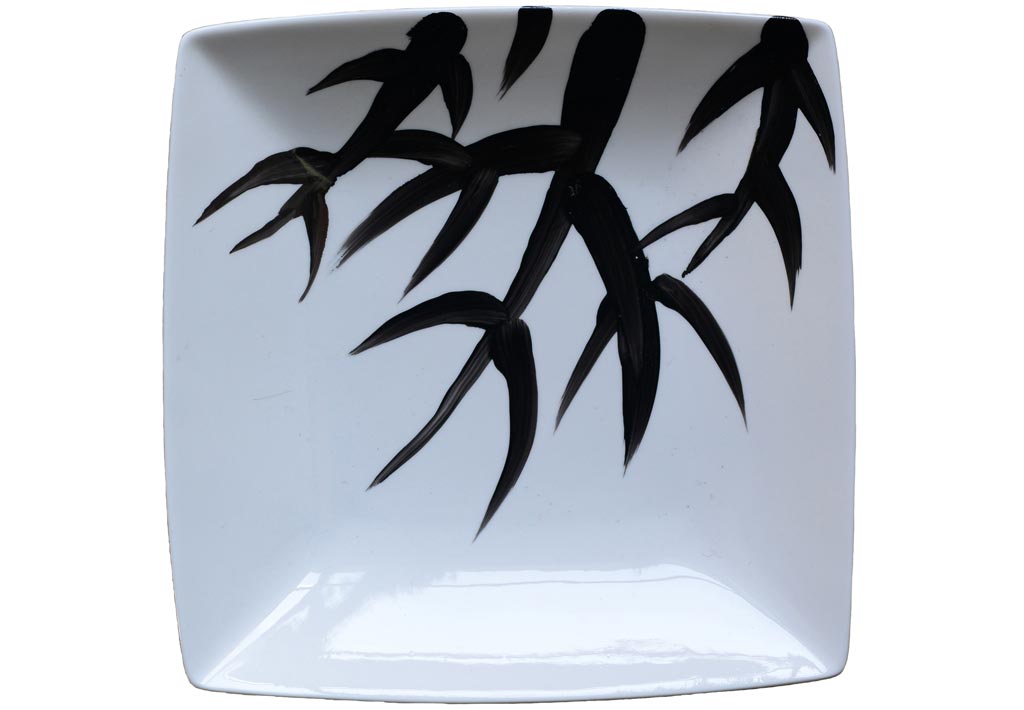 EMERY-&-CIE—Assiette-porcelaine-carrée-peinte-à-la-main-motif-ARBRE-en-noir-sur-blanc