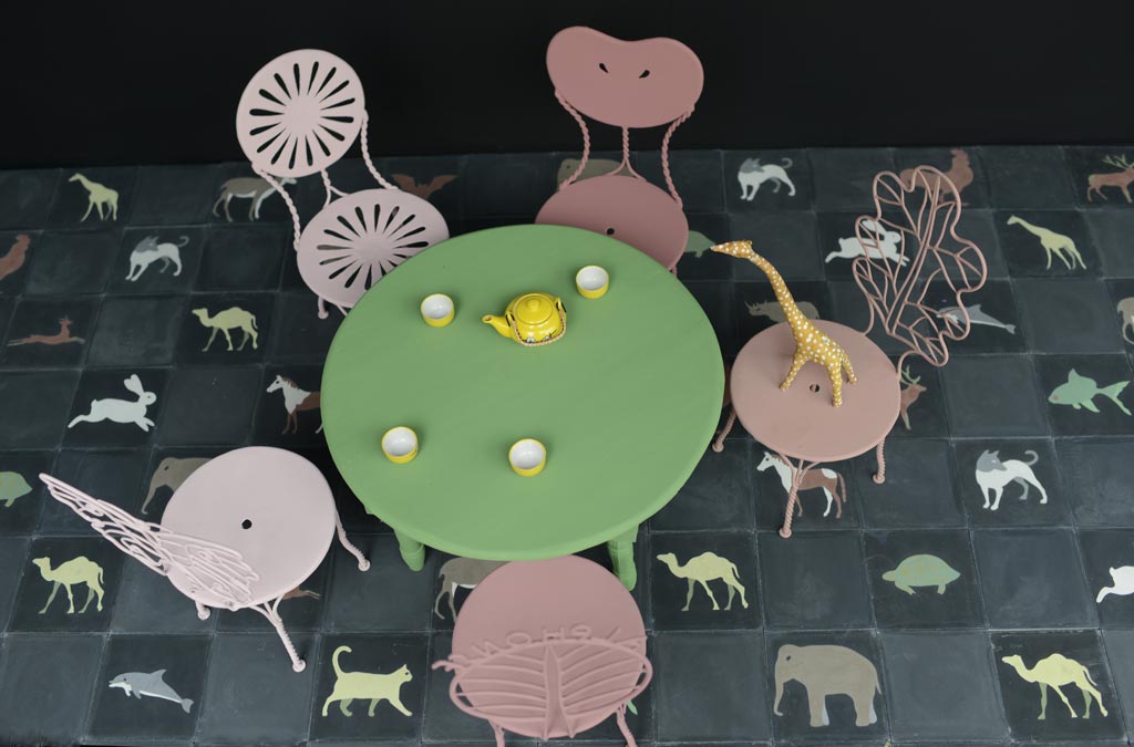 EMERY-&-CIE—Collection-Méchants-Enfants,-carreaux-de-ciment-motifs-Bestiaire,-mobilier-enfants-fer-forgé-peint-et-bois