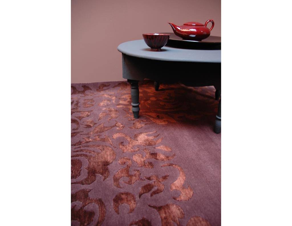 EMERY-&-CIE–Détail-tapis-Antique-Chinoiserie-et-table-souk