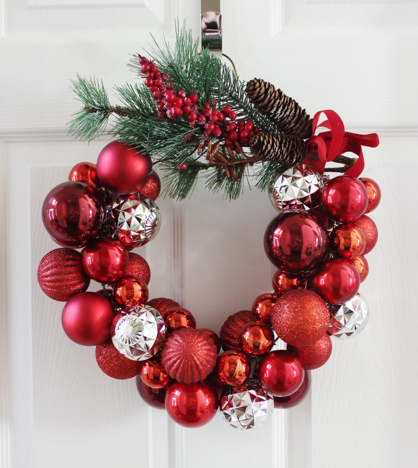 Faça você mesmo: guirlanda de Natal com ornamentos | CLAUDIA Faça você mesmo: guirlanda de Natal com ornamentos | CLAUDIA