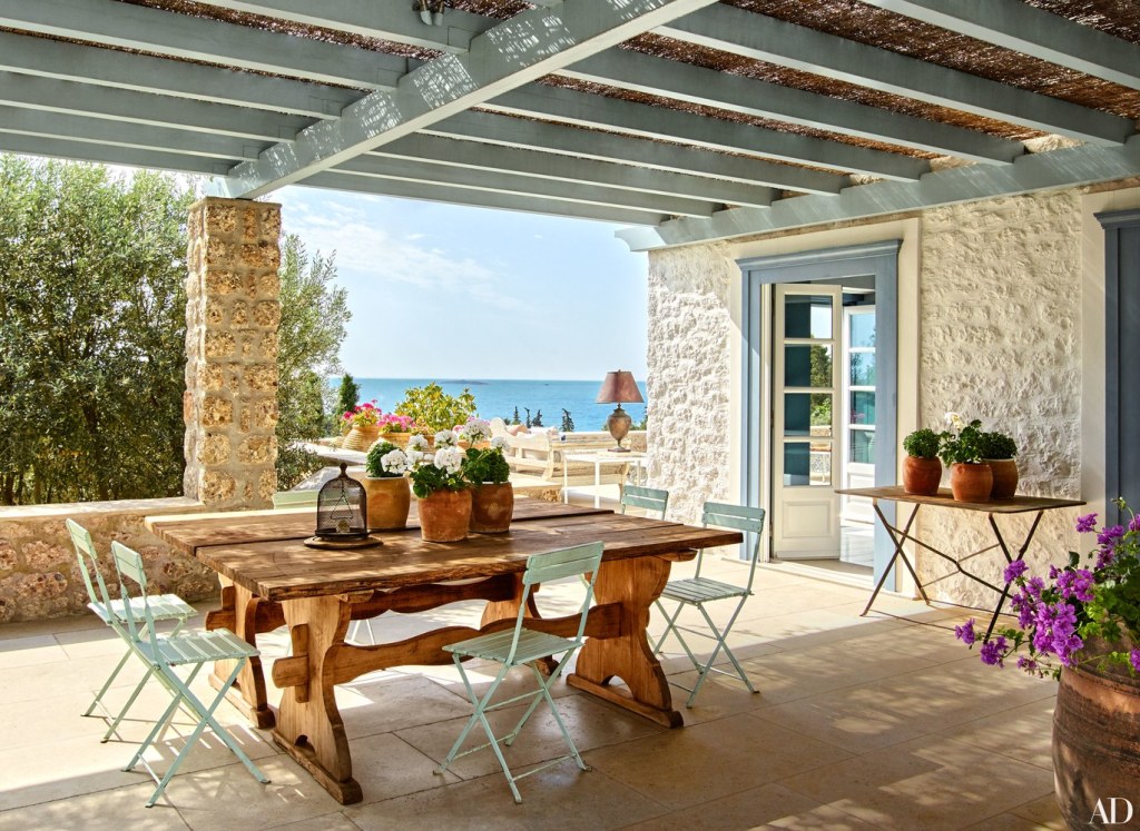 14-visita-guiada-casa-de-ferias-grega-investe-no-azul-claro-praiano