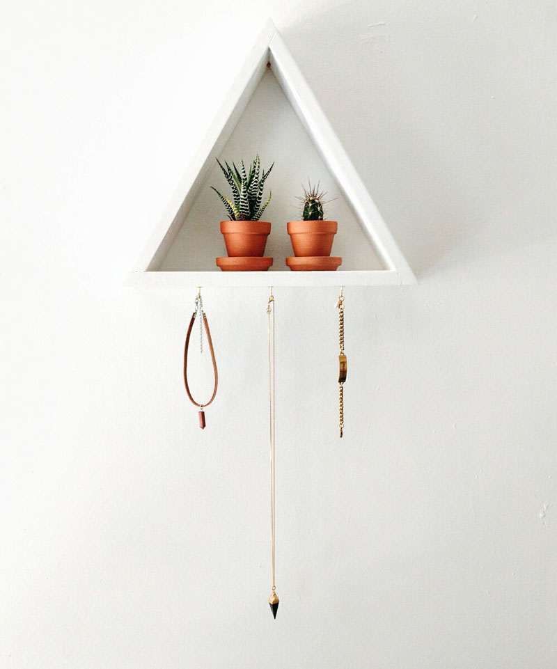 parede-do-quarto-decorada-com-prateleira-2 parede-do-quarto-decorada-com-prateleira-2