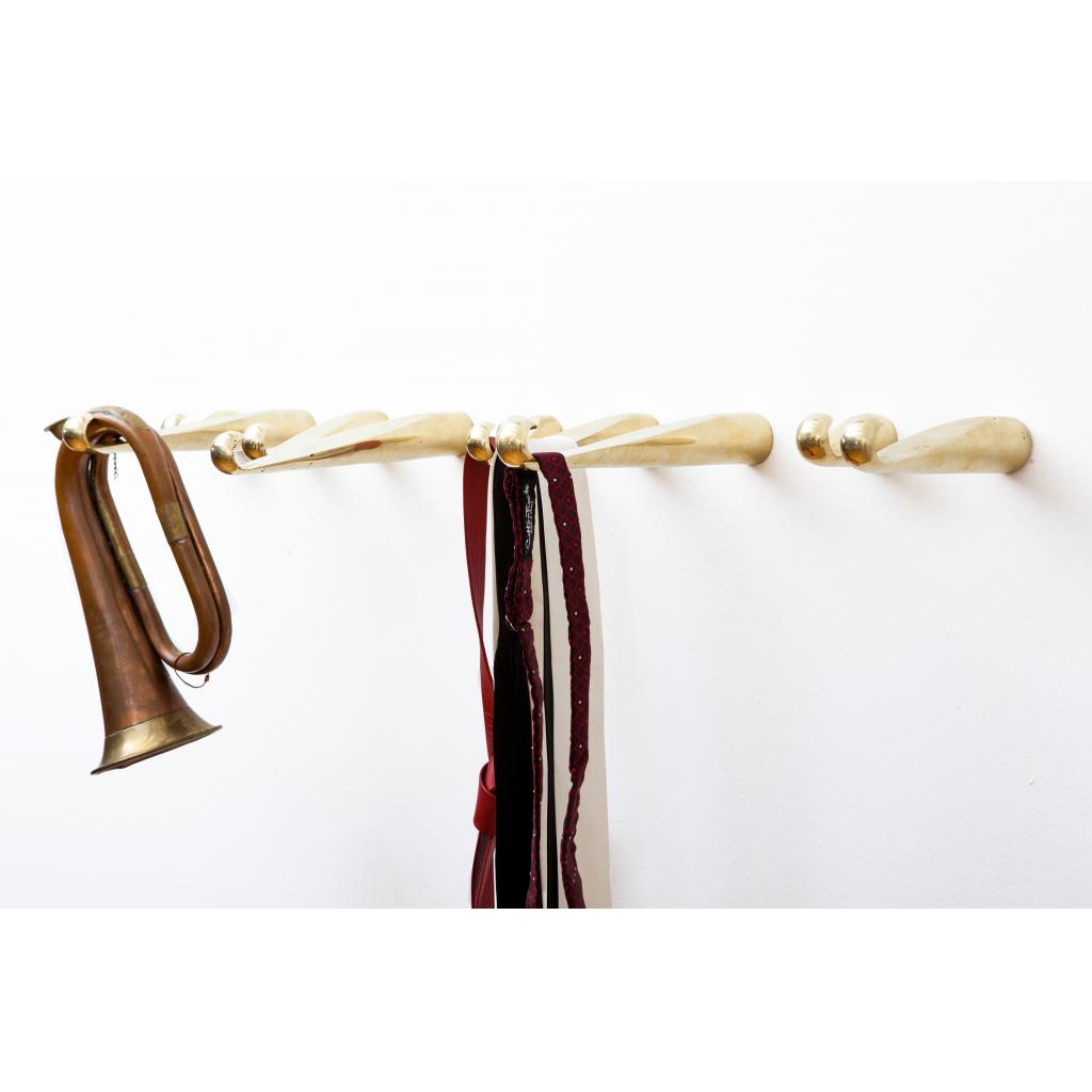pendurador-lingua-de-sogra-alva-design-boobam