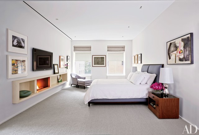 quarto-minimalista-com-lareira-em-aparador-suspenso-de-limestone