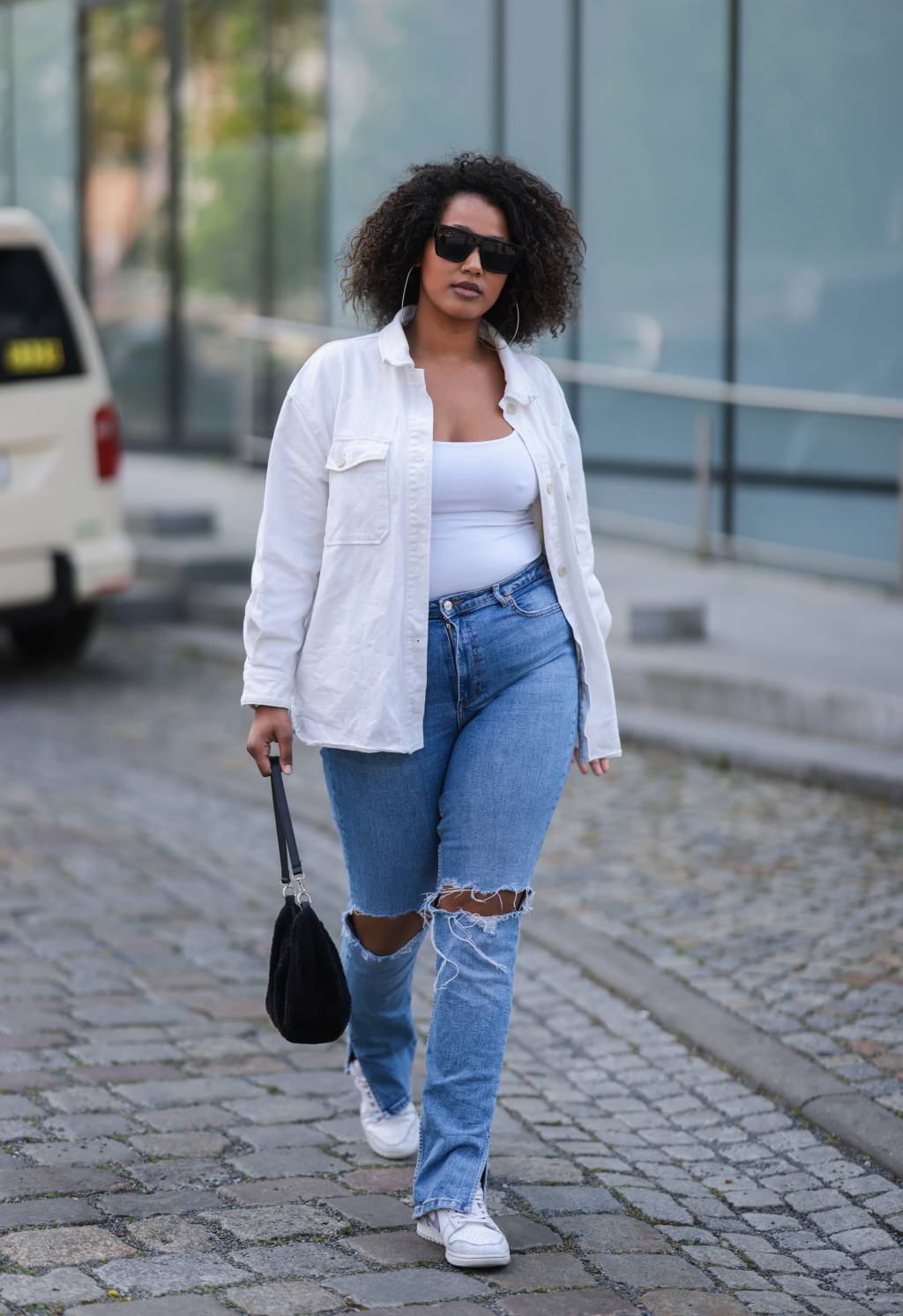 Street Style – Berlin – May, 2022 jeans rasgados