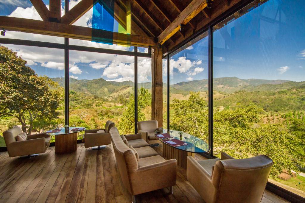 O restaurante Mina, do hotel Six Senses Botanique O restaurante Mina, do hotel Six Senses Botanique