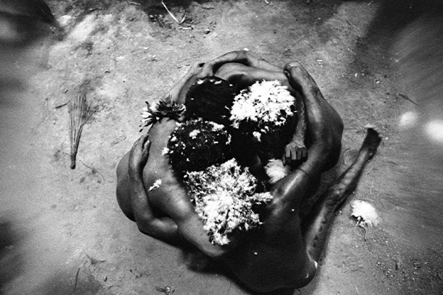 Filme de alto-contraste, RR - da série A floresta, 1974. ©Claudia Andujar. Cortesia Galeria Vermelho