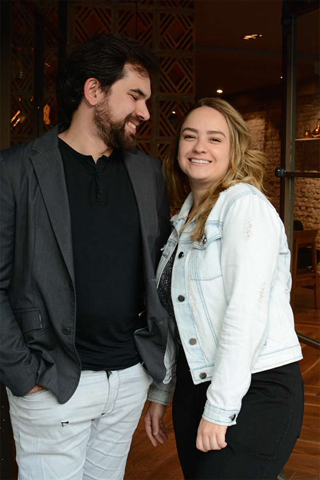 O casal de chefs Giovanna Perrone e Rodrigo Aguiar estão no comando da Casa Rios, restaurante no Tatuapé (SP) O casal de chefs Giovanna Perrone e Rodrigo Aguiar estão no comando da Casa Rios, restaurante no Tatuapé (SP)